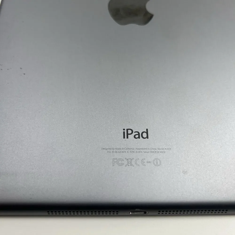 Apple iPad Air 1st Generation A1474 16 GB Wi-Fi 9.7 in | Space Gray | MD78LL/B